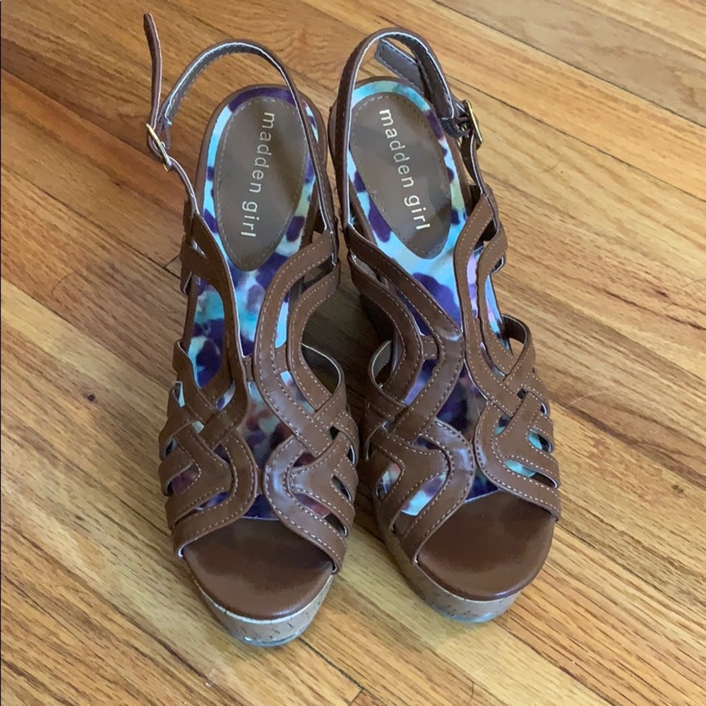 Strappy, summer wedges!